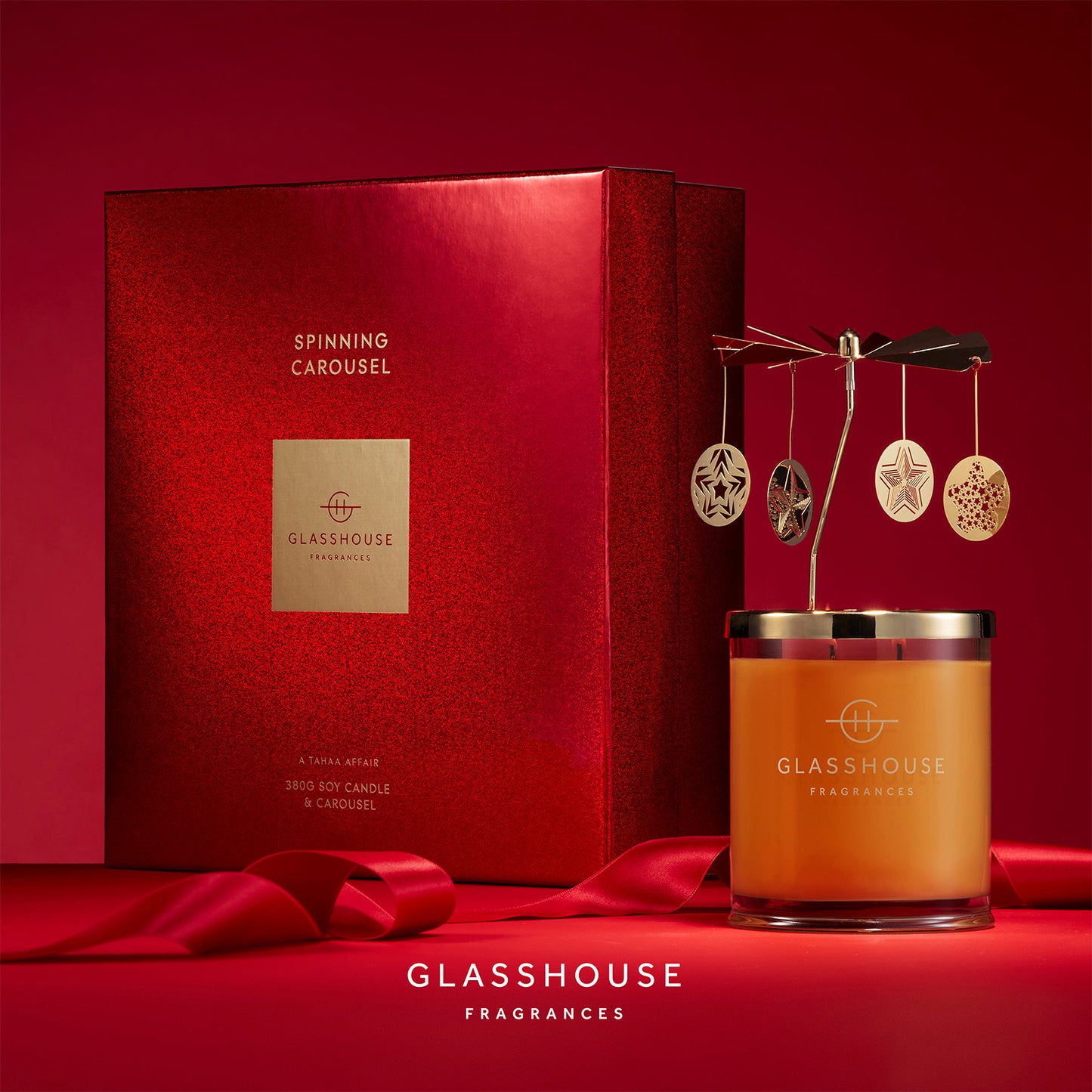 Glasshouse Fragrances Christmas A Tahaa Affair Candle with Spinning Carousel Gift Set